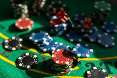 roobet Bingo room interface showing live caller and player cards